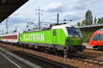 BTE BahnTouristikExpress GmbH/Flixtrain mit der Rpool Vectron   193 813-3  [NVR-Number: 91 80 6193 813-3 D-Rpool] mit der Wagengarnitur bei der Durchfahrt Bahnhof Flughafen Berlin Schönefeld am 12.08.19