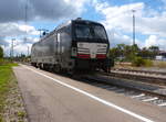 193 864 eilt solo am 06.09.2015 durch den Bahnhof Crailsheim.