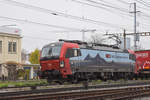 Siemens Vectron 193 465-2 durchfährt den Bahnhof Pratteln.