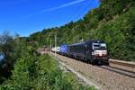 193 601 mit einem Containerzug am 18.09.2019 bei Ingling.