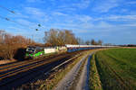 193 242 + 470 504 mit einem Autozug am 01.03.2020 bei Langenisarhofen.