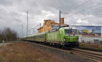 193 247 bespannte am 01.03.20 den Flixtrain von Stuttgart nach Berlin. Hier führt sie ihren Zug vorbei am Claas-Standort Landsberg vorbei Richtung Berlin. Mit ihrem grün/weißen Farbkleid würde der Vectron auch für Claas Werbung fahren können. Gruß an den Lokführer.