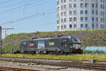 Eingemietete Siemens Vectron der BLS 193 714-3 durchfährt den Bahnhof Pratteln.