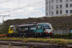 Eingemietete Siemens Vectron der BLS 193 717-6 durchfährt den Bahnhof Pratteln.