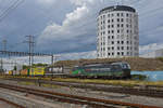 Siemens Vectron 193 260-7 durchfährt den Bahnhof Pratteln.