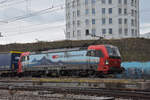 Siemens Vectron 193 465-2 durchfährt den Bahnhof Pratteln.