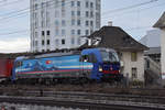 Siemens Vectron 193 519-6 durchfährt den Bahnhof Pratteln.