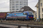 Siemens Vectron 193 535-2 durchfährt den Bahnhof Pratteln.