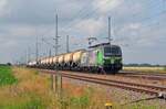 193 746 der SETG rollte am 02.07.21 mit dem Knickkesselwagenzug nach Schwedt(O) durch Radis Richtung Wittenberg.