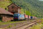 193 520 SBB Cargo International mit Winner-KLV in Kaub, am 16.06.2021.