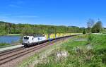 193 584 mit einem leeren Holzzug am 09.05.2021 bei Sandbach.