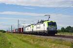 193 895 führte am 06.07.21 einen Containerzug durch Braschwitz Richtung Magdeburg.