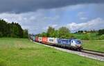 193 833 mit einem Containerzug am 22.05.2021 bei Sinngrün