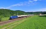 193 845 mit einem Gaskesselzug am 29.05.2021 bei Wernstein am Inn.