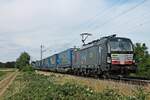 Mit dem DGS 43541 (Geleen Lutterade - Padova Interporto) fuhr am Nachmittag des 08.07.2020 die MRCE/BLSC X4 E-714 (193 714-3)  CROSSRAIL - bls cargo  südlich von Buggingen durchs Rheintal in