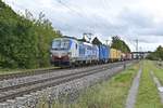 Mit einem Kastelzug am Haken ist hier die Boxxpress 193 835 in Thüngersheim am 5.