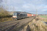 X4E -643 (193 643-4) mit einem Containerzug gen Süden fahrend am 23.11.2021 bei Kerzell.