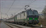 ELL 193 730 zieht EC158 durch Maribor-Tabor Richtung Wien.