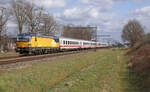 NS 193 766 mit dem IC240 am Haken in Richtung Amsterdam, Harselaar 26.