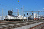 Siemens Vectron 193 597-2 durchfährt den Bahnhof Pratteln.