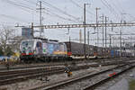 Siemens Vectron 193 282-1 durchfährt den Bahnhof Pratteln.