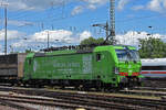 Siemens Vectron 193 281-3 durchfährt den badischen Bahnhof.