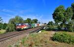 193 876 mit einem Containerzug am 17.07.2022 bei Plattling.