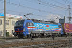 Siemens Vectron 193 525-3 durchfährt am 23.02.2023 den Bahnhof Pratteln.