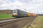 X4E -855 (193 855-4) zu sehen mit einem Containerzug bei Kerzell am 22.03.2023