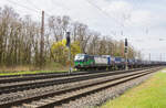 193 244-1 ist am 19.04.2023 mit einem Aufliegerzug in Elm zu sehen.