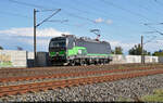 193 209-4 (Siemens Vectron) unterwegs als Tfzf bei Benndorf (Kabelsketal) Richtung Halle Messe.

🧰 ELL Austria GmbH (European Locomotive Leasing), vermietet an die Salzburger Eisenbahn Transportlogistik GmbH (SETG)
🕓 16.9.2022 | 15:07 Uhr