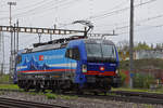 Siemens Vectron 193 535-2 durchfährt am 12.04.2023 solo den Bahnhof Pratteln.