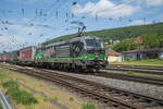 193 264-9 bei der Außfahrt mit einem Aufliegerzug aus Gemünden/M am 24.05.2023