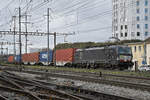 Siemens Vectron 193 715-0 durchfährt am 22.12.2022 den Bahnhof Pratteln.