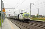 Am 30.07.23 führte der Captrain-Vectron 193 786 einen Silozug durch Rodleben Richtung Roßlau.