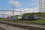 Siemens Vectron 193 712-7 durchfährt am 12.05.2023 den Bahnhof Pratteln.