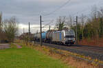 6193 086 der Railpool führte am 12.12.23 einen Kesselwagenzug durch Brehna Richtung Bitterfeld.