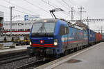 Siemens Vectron 193 530-3 durchfährt am 05.01.2024 den Bahnhof Pratteln.