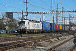 Siemens Vectron 193 597-2 durchfährt am 25.03.2024 den Bahnhof Pratteln.