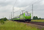 Am 02.06.24 bespannte 193 437 den FLX 1245 nach Stuttgart. Hier durcheilt der Zug Gräfenhainichen Richtung Halle(S).