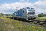 6193 136-9 mit einem Containerzug in Oberhaun am21.08.2024.