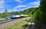 193 695 mit einem Getreidezug am 26.04.2024 bei Ingling.