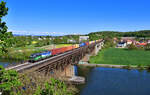 193 284 mit einem Containerzug am 27.04.2024 bei Regensburg-Prüfening.