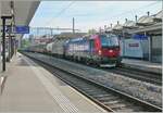 Der Anfang vom Ende - eine ganz neue SBB Cargo 193 065 (91 80 6193 063-5 D-NRAIL) steht mit einem Güterzug in Vevey und hat somit schonmal einen Umlauf einer SBB Re 4/4 II eingenommen.
Somit werden die Re 4/4 II nun auch im Güterverkehr wohl recht bald kaum mehr zu sehen sein.

25. Oktober 2024