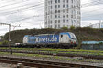 Siemens Vectron 193 833-1 durchfährt am 30.09.2024 den Bahnhof Pratteln.