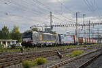 Doppeltraktion, mit den Siemens Vectron 193 661-6 und 193 519-6 durchfährt am 25.09.2024 den Bahnhof Pratteln.