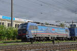 Siemens Vectron 193 523-8 durchfährt am 10.09.2024 den Bahnhof Pratteln.