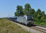 193 805 mit einem Autozug am 17.08.2013 bei Langenisarhofen.