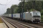 193 804 fuhr am 8.8.13 mit einem Containerzug durch Dedensen-Gümmner.