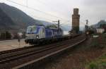 193841 Vectron von Boxpress begegnete mir am 3.2.2014 am alten Turm am Ortsausgang
von Oberwesel. Die neue Lok war mit einem Güterzug in Richtung Koblenz unterwegs.